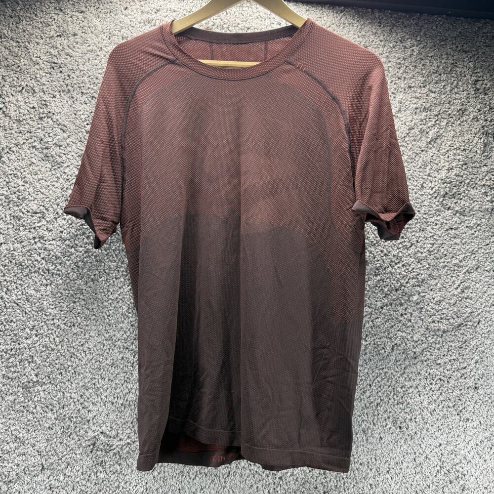 Lululemon Mens Large Short Sleeve Athletic Shirt Red Black Seamless Workout